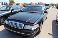 24 281300 2000 FORD CROWN VIC