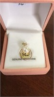 Yellow gold cultured pearl pendant comes with