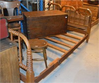 Jenny Lind - American made spool double bed,