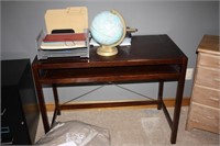 Desk with Contents 40 x 20 x 30H