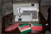 Singer Sewing Machine with Accessories
