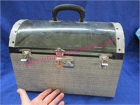 vintage pet carrier (for small animal)