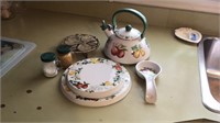 Lot of assorted fruit themed kitchen items