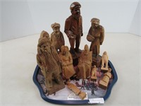 TRAY: APPROX 11 CARVED WOODEN FIGURINES