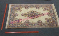 nice oriental wool throw rug (3ft x 5ft)