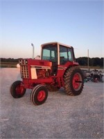 IH 1086 tractor - +TAX