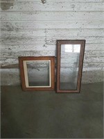 2 picture frames with glass