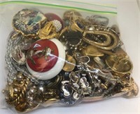 700 - BAG OF MISC JEWELRY FOR PARTS