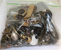 700 - BAG OF MISC COSTUME JEWELRY FROM ESTATE