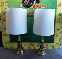 600 - PAIR OF LAMPS (METAL BASE/WHITE SHADES)