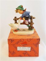Hummel Figurine Barnyard Hero 195/I TMK6 Box