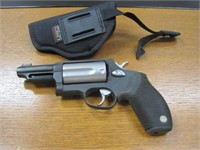 Gun TAURUS The Judge Model 45-410 Revolver