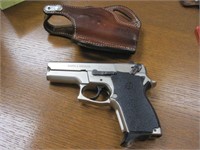 Gun SMITH & WESSON Model 469 9mm Pistol