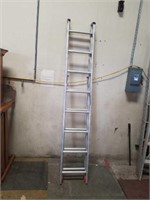 Aluminum extension ladder