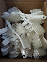 (Neuf) – 50 brosses tout usage Rubbermaid blanches