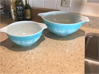 2 Pyrex Nesting Bowls