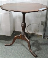 QUEEN ANNE STYLE CANDLE STAND - MAHOGANY 22" WIDE