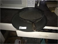 CAST IRON SKILLET AND BAKING PAN