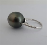 14ct White Gold Pearl and Diamond ring