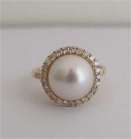 14ct Yellow Gold Pearl and Diamond ring