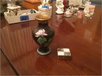 Cloiniesse Vase & Mother  Pearl Miniture Music Box