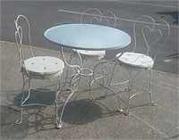 Cute Cafe/Patio Table w/3 Chairs