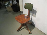 Chaise de bureau antique