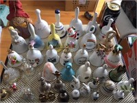 Collection de 40 clochettes en céramique et métal
