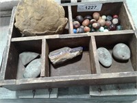 Wood box w/marbles & rocks