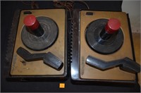 2pc Vtg RCA Victor Model 45 EY2 Phonegraphs