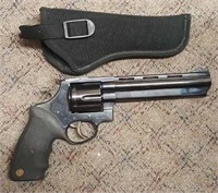 Taurus 44 Magnum Revolver w/ Holster