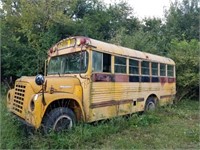 International Harvester Loadstar 1600 School Bus )