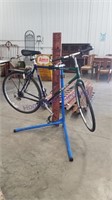 Trek MultiTrack 730 bicycle w/ ParkTool stand