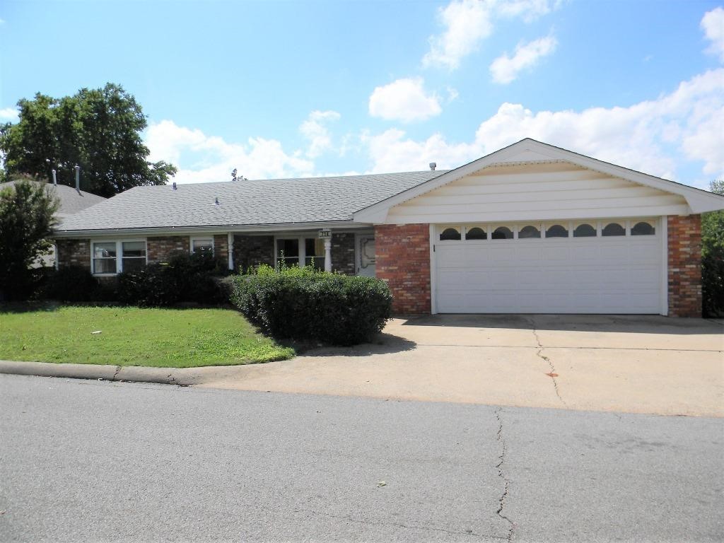 Clinton, OK Home for Sale, 3 bed