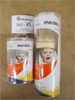2 Medela Baby Bottles & Tips