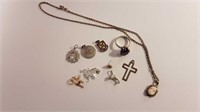 ASSORTMENT OF STERLING AND GOLD PIECES