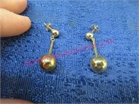 14k gold drop earrings (1.2 grams total)