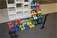 GROUPING OF LADIES' FREE WEIGHTS: 1 - 10 LB,