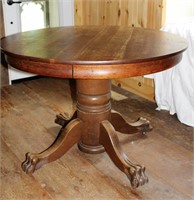 Quarter cut oak 42" round pedestal table on