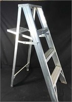 Metal step ladder 46"