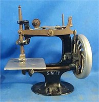 Antique working Singer mini sewing machine -