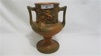 Roseville Bushberry vase - 157-8