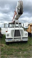 Ford 800 496 gas bucket truck