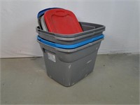 4 Sterilite Totes with lids
