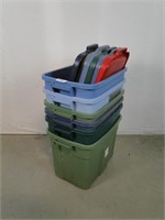 6 Rubbermade Totes with lids