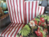 Patio Furniture cover cushions 4 Red & white; 1