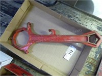 Fire hydrant wrench