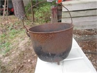 Cast iron bean pot