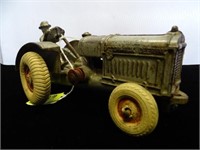 1930'S ARCADE CAST IRON TOY TRACTOR