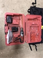 Milwaukee saw with 2 batteries and case